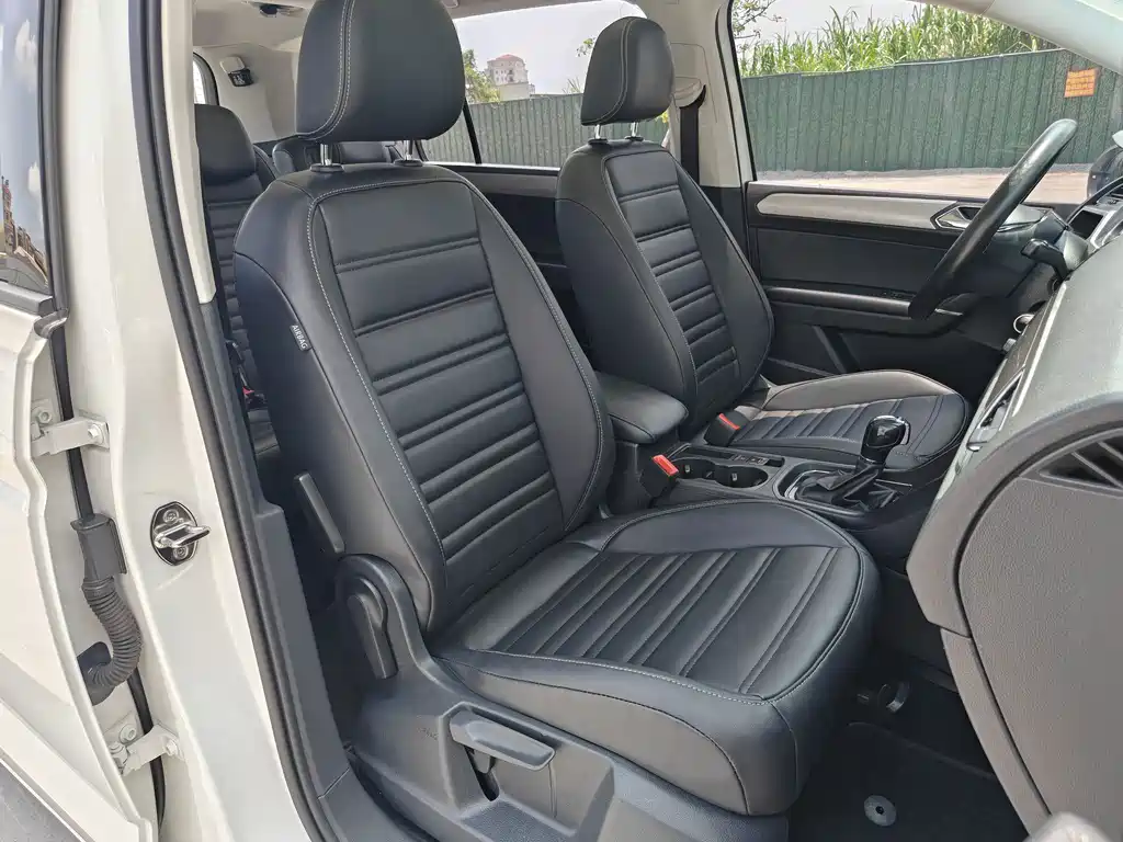 Volkswagen Touran 2018 — фото 17