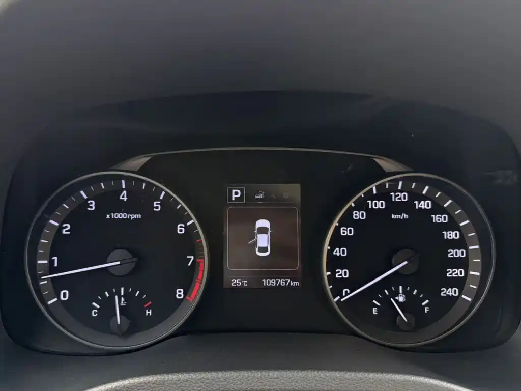 Hyundai Elantra 2017 — фото 11