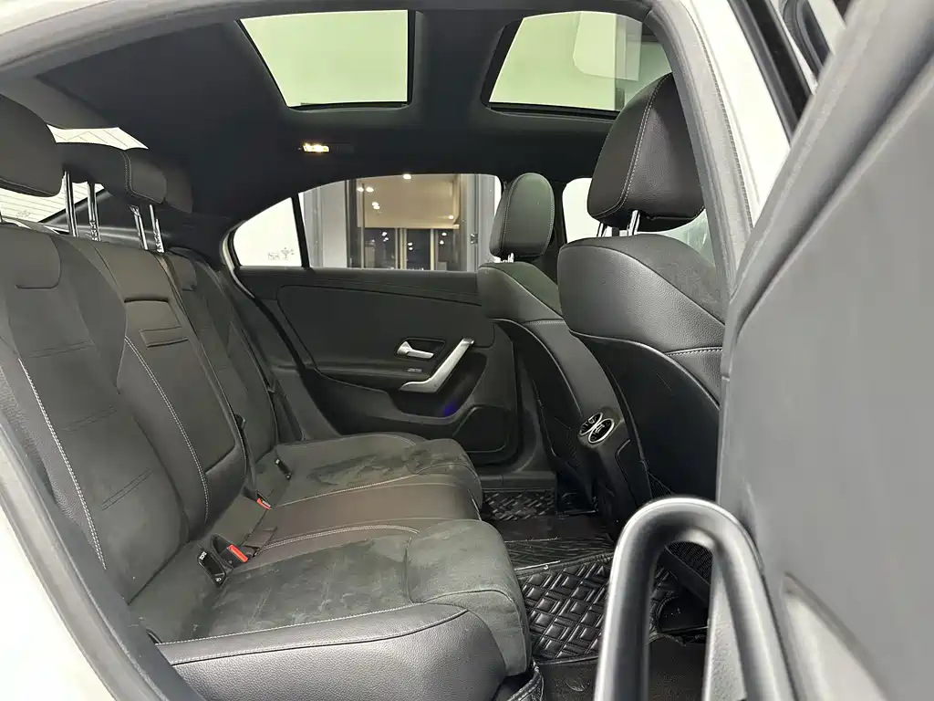 Mercedes-Benz A-Class 2023 — фото 8