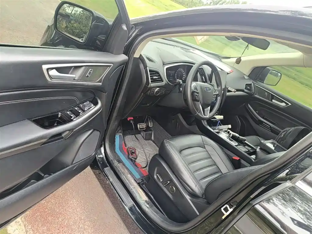 Ford Edge 2020 — фото 16