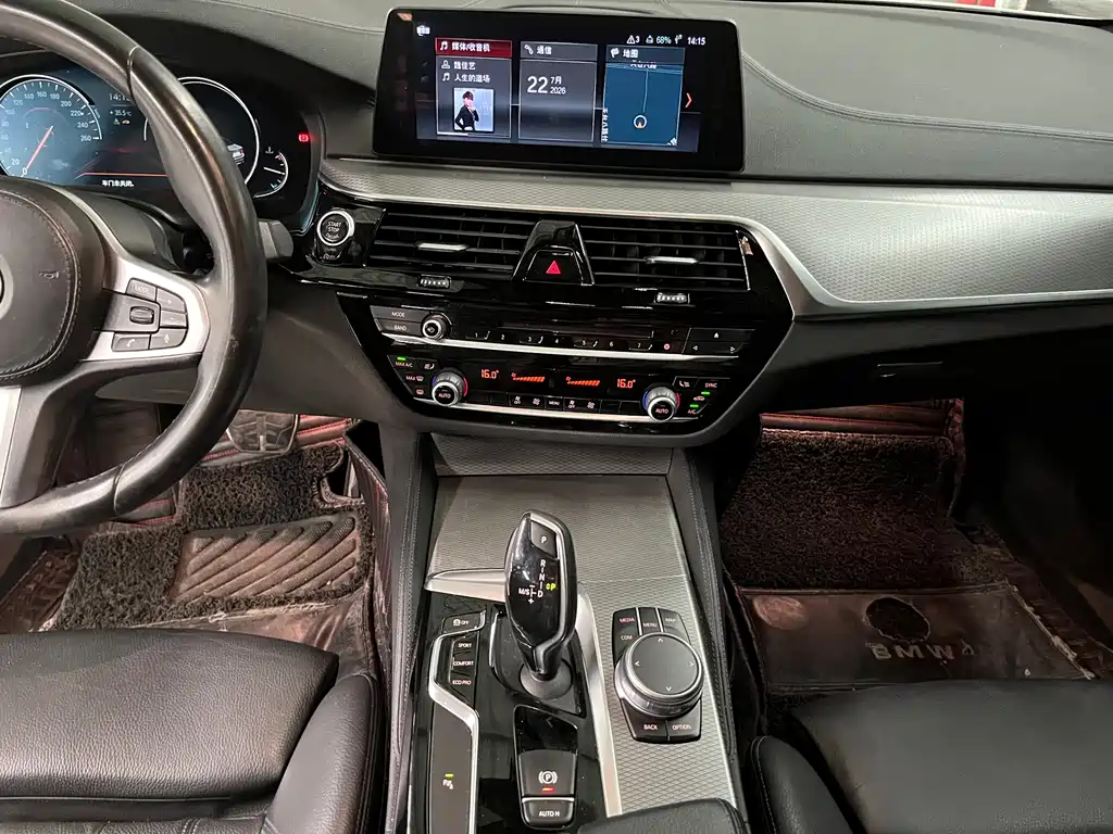 BMW 5 Series 2018 — фото 10