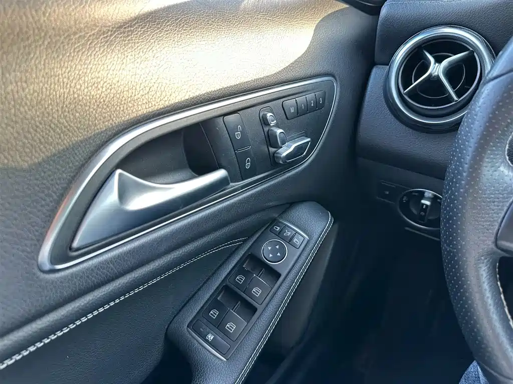 Mercedes-Benz GLA 2018 — фото 20