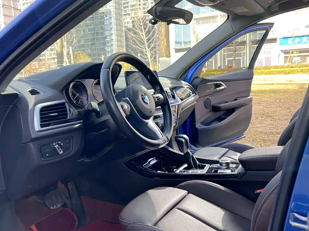 BMW 1 Series 2019 — фото 10
