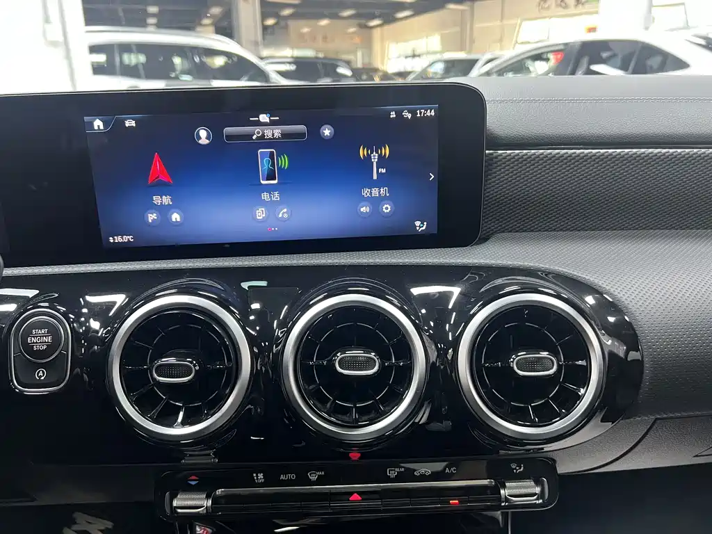 Mercedes-Benz A-Class 2023 — фото 20