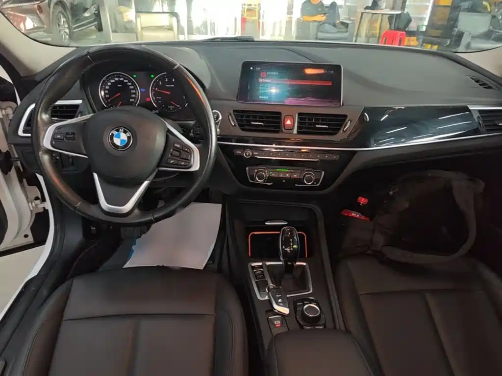 BMW 1 Series 2020 — фото 10