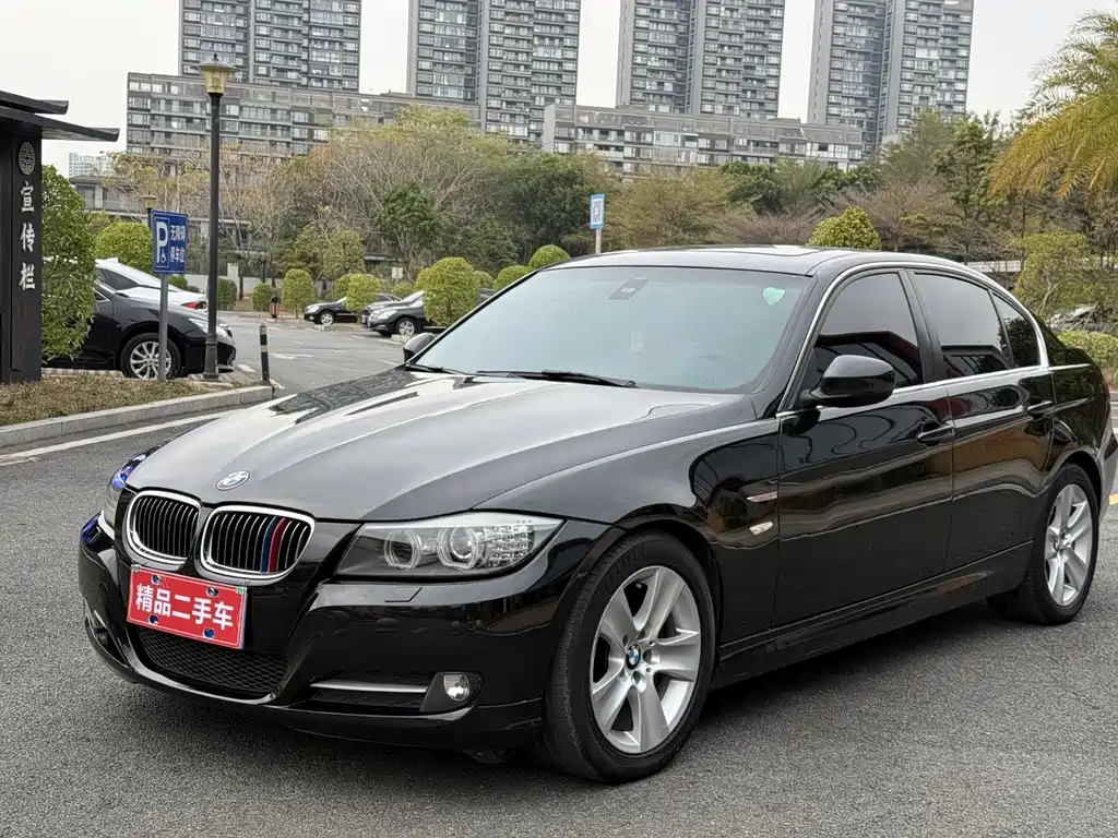 BMW 3 Series 2011 — фото 1
