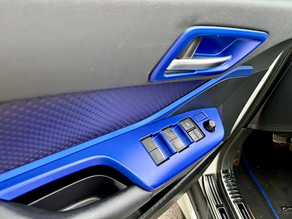 Toyota C-HR 2020 — фото 12