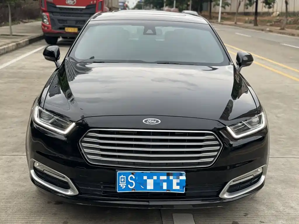 Ford Taurus 2018 — фото 12