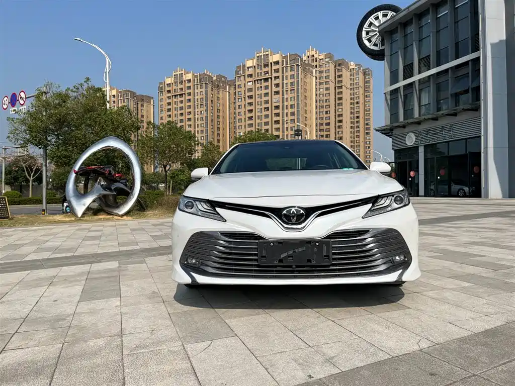 Toyota Camry 2018 — фото 3