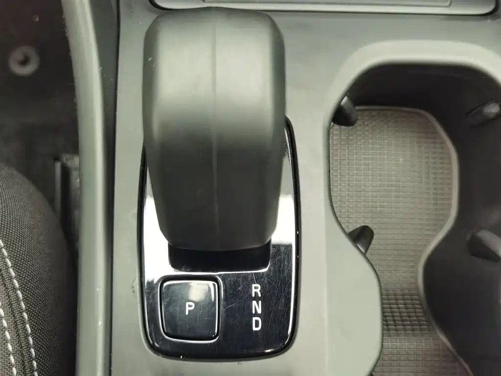 Volvo XC40 2023 — фото 13