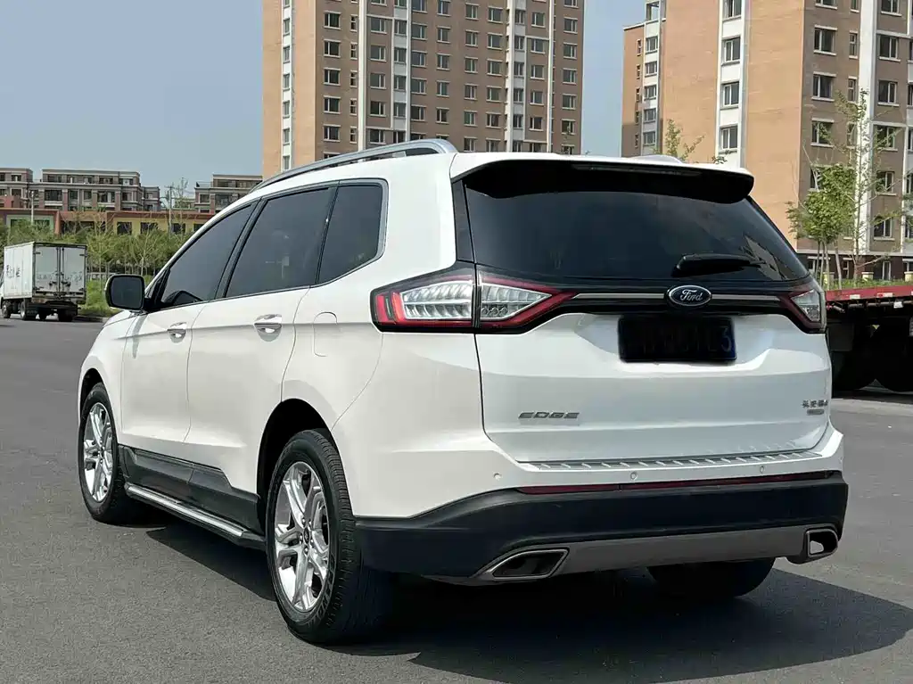 Ford Edge 2016 — фото 11