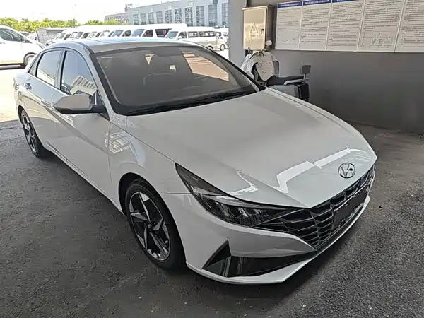 Hyundai Elantra 2022