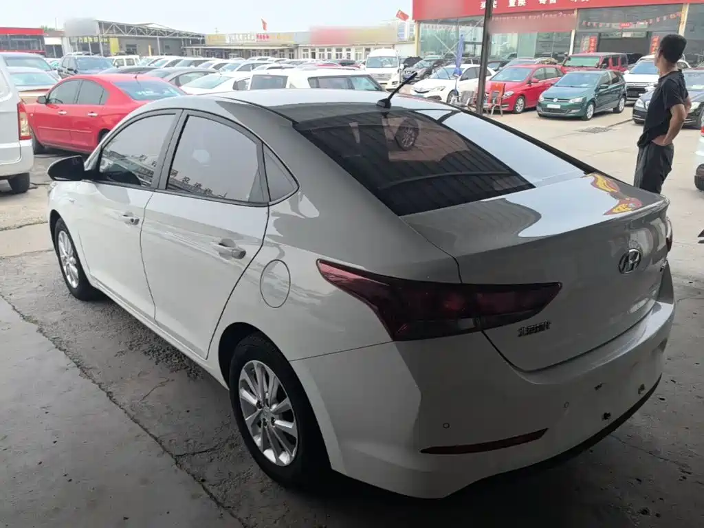 Hyundai Verna 2017 — фото 5