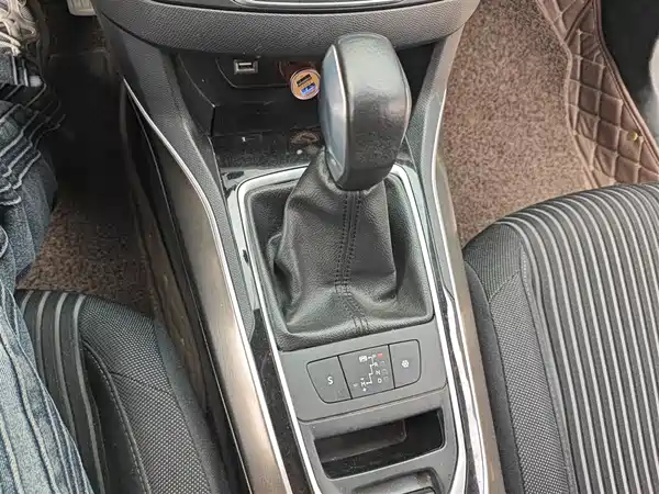 Peugeot 408 2016