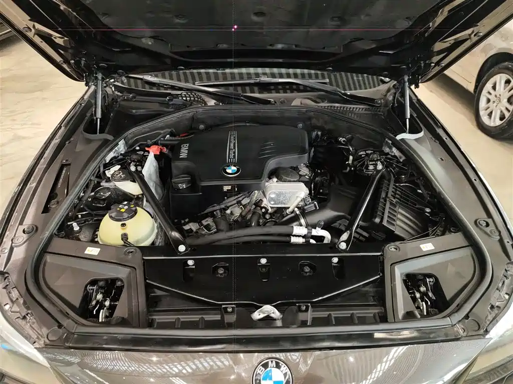 BMW 5 Series 2014 — фото 14