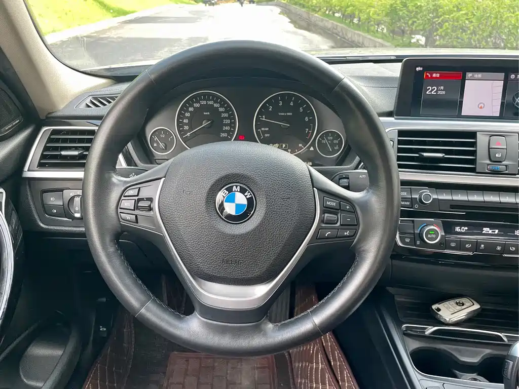 BMW 3 Series 2019 — фото 16