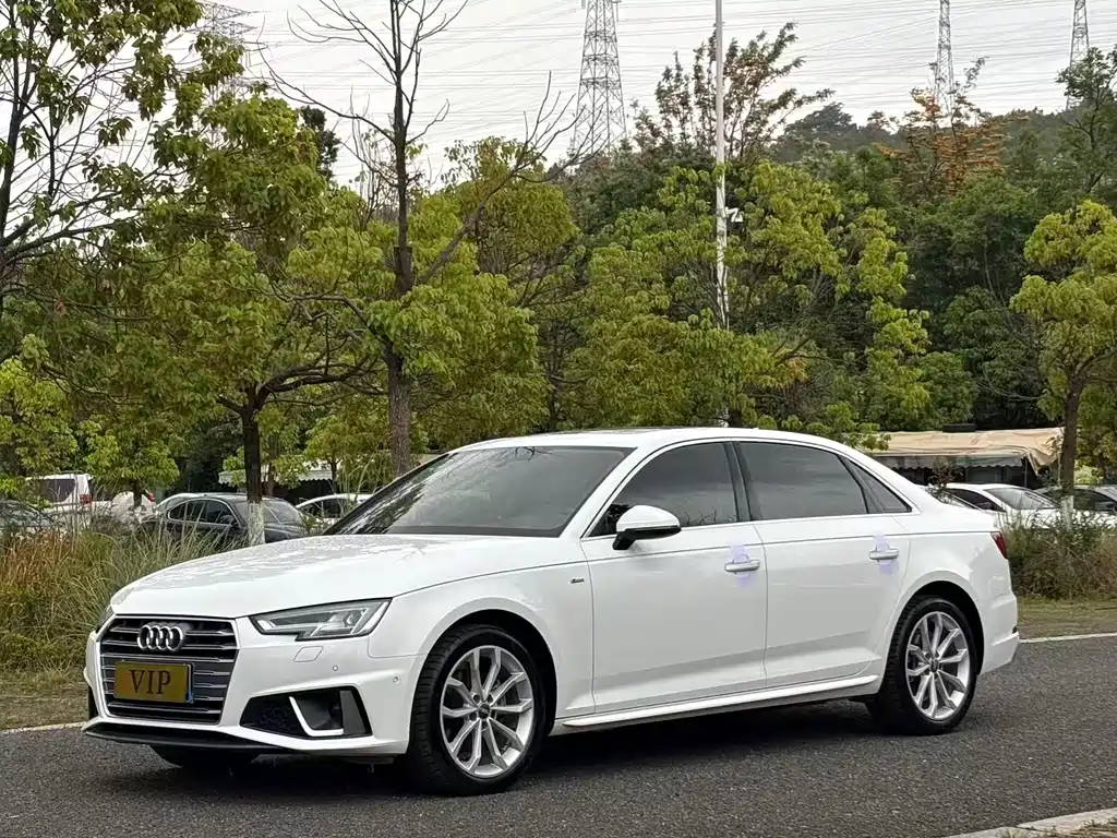 Audi A4L 2020 — фото 1