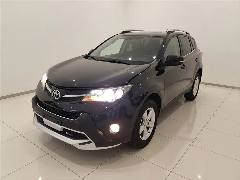 Toyota RAV4 2015 — фото 2