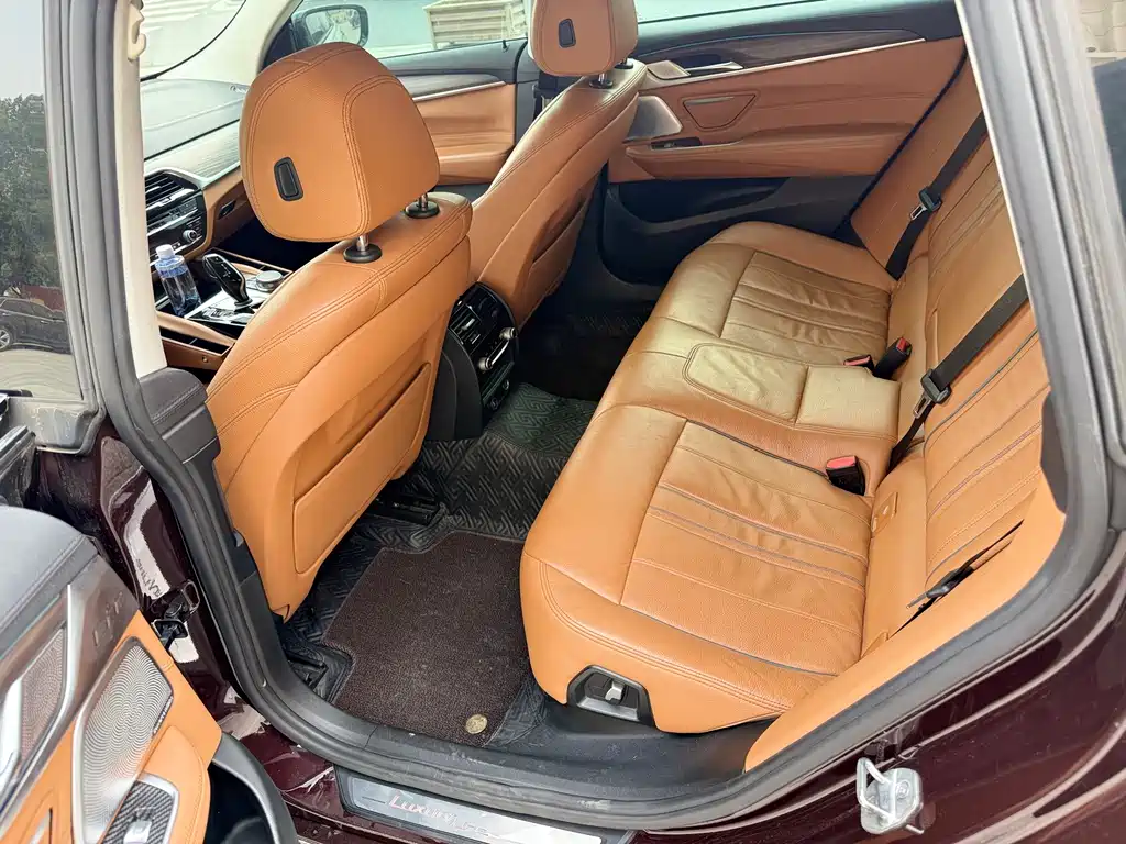 BMW 6 Series GT 2018 — фото 12