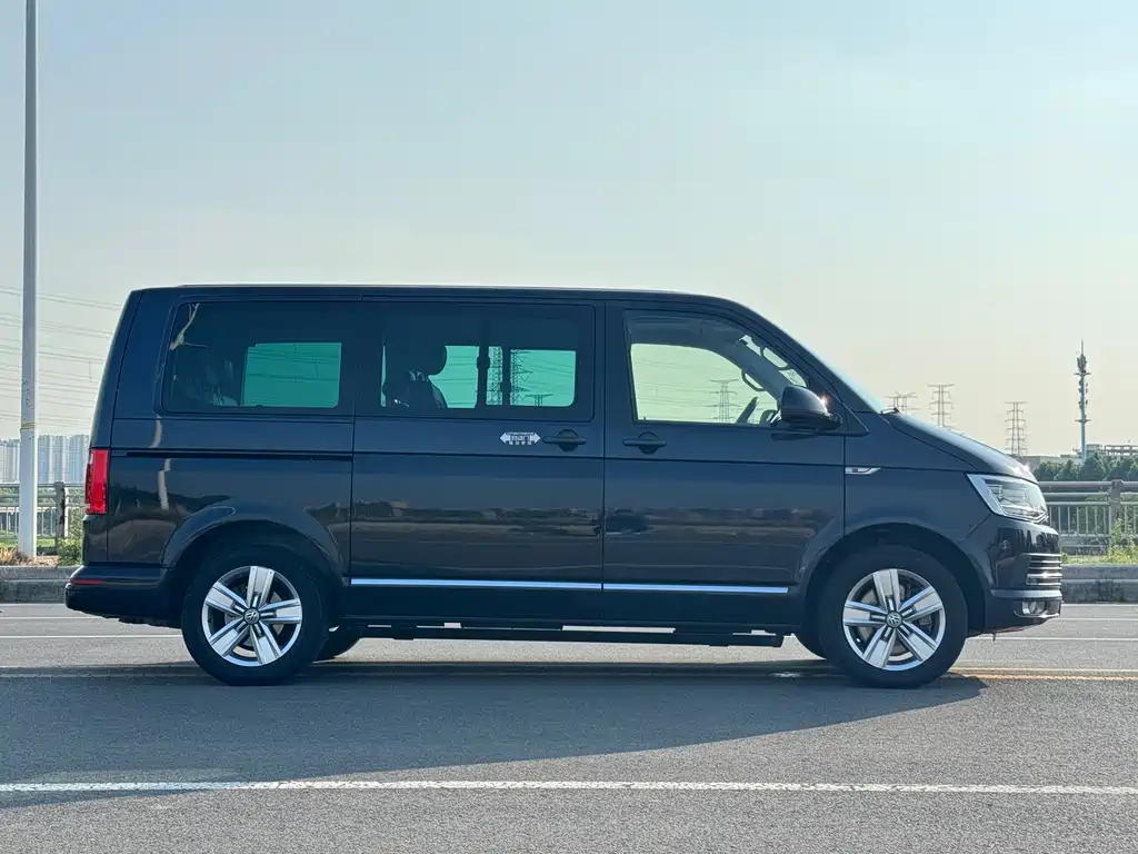 Volkswagen Multivan 2018 — фото 7