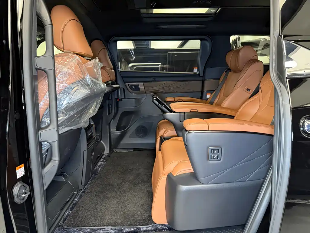 Toyota Vellfire — фото 11