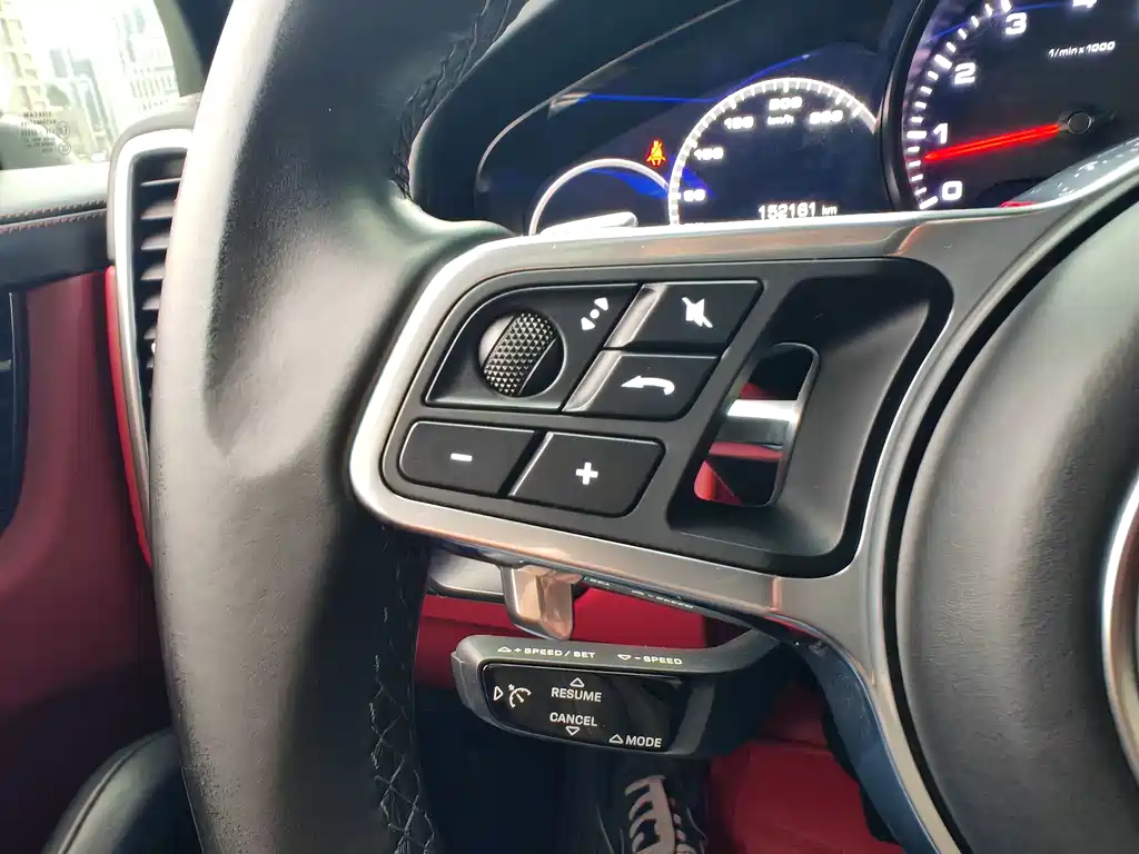Porsche Cayenne 2019 — фото 18