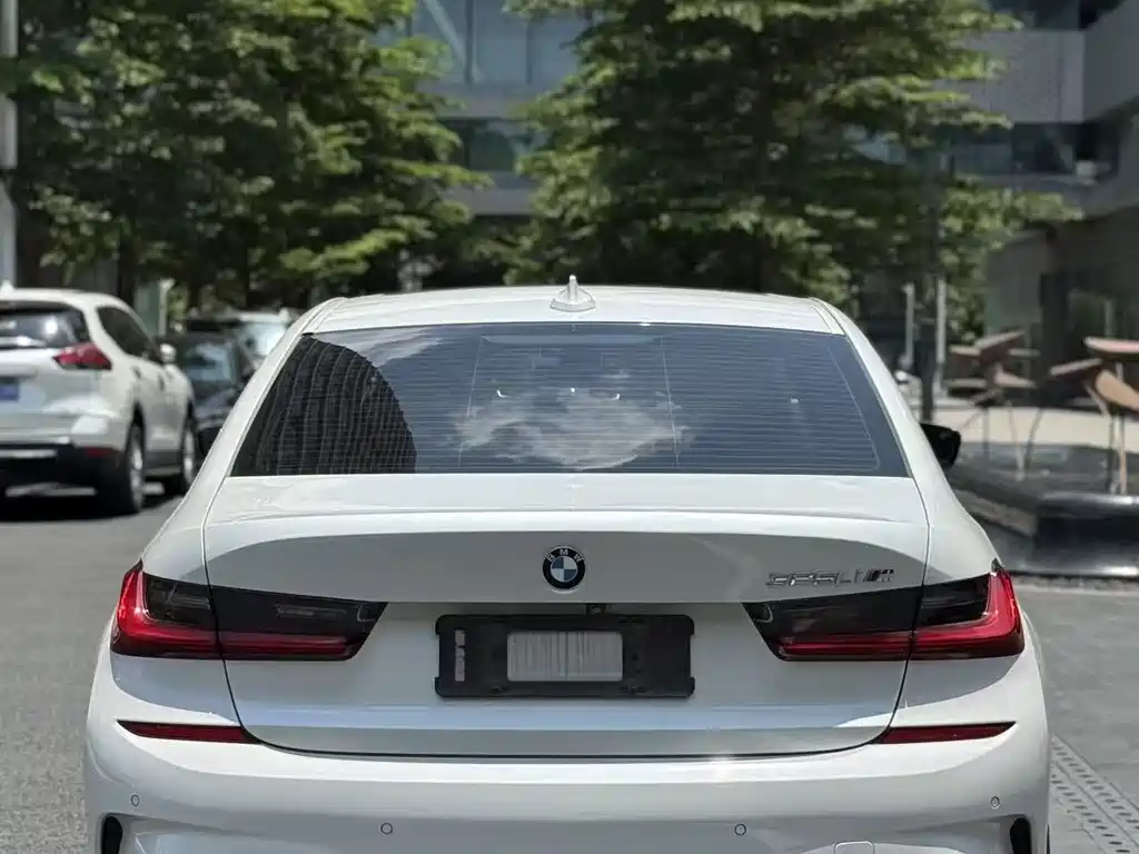 BMW 3 Series 2019 — фото 10
