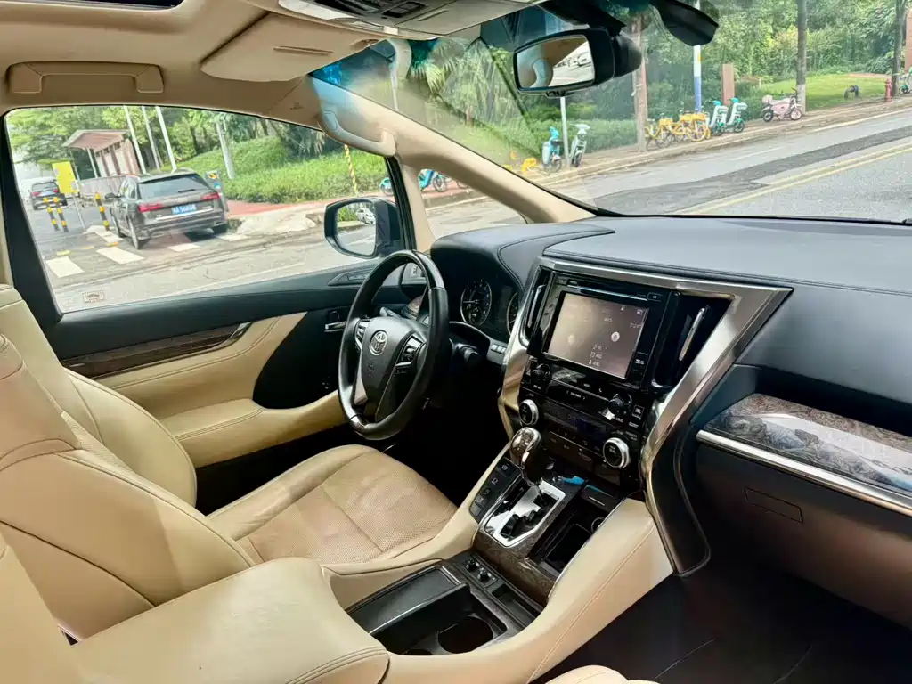 Toyota Alphard 2019 — фото 8