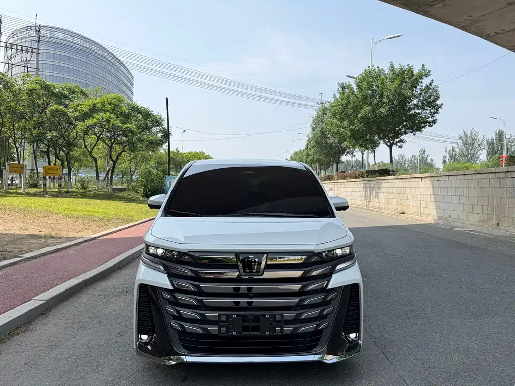 Toyota Vellfire 2025 — фото 2