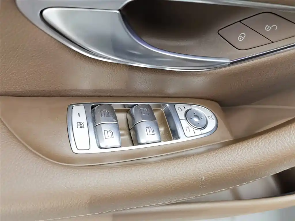 Mercedes-Benz E-Class 2023 — фото 9