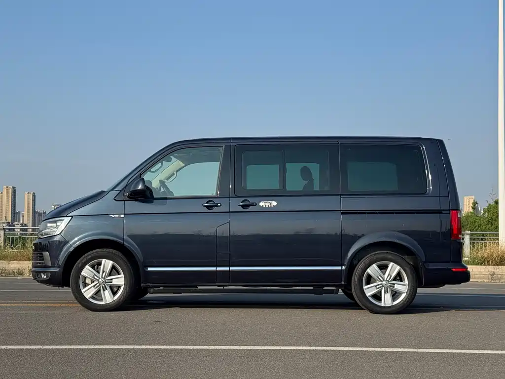 Volkswagen Multivan 2018 — фото 6