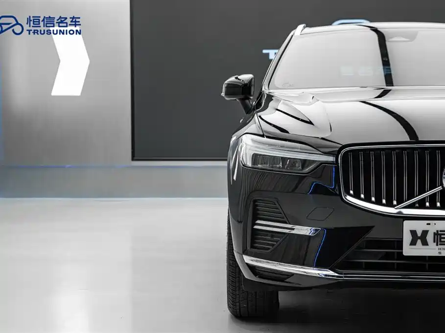 Volvo XC60 2022 — фото 8
