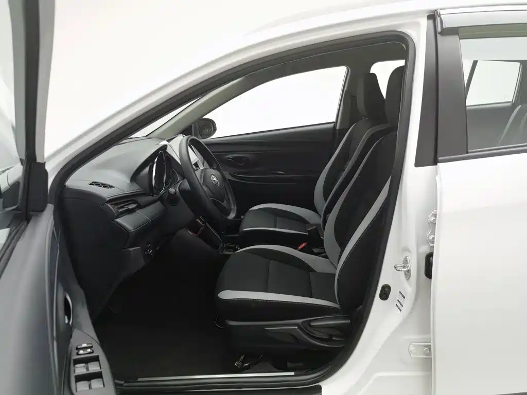 Toyota Yaris L 2020 — фото 10