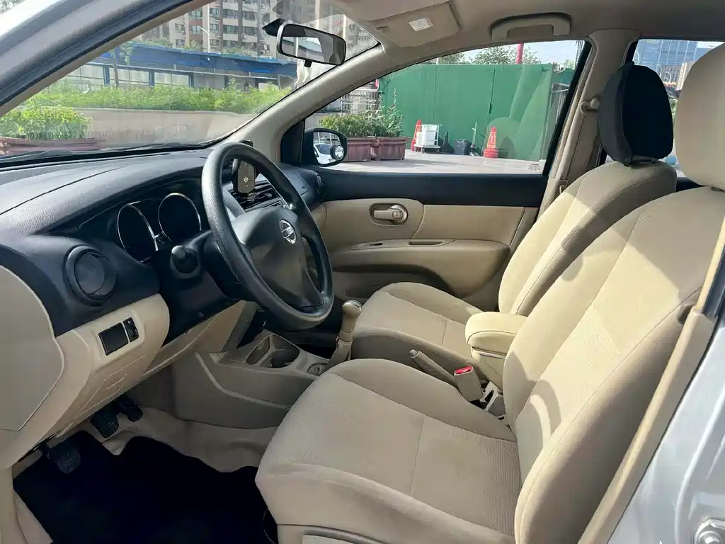 Nissan Livina 2015