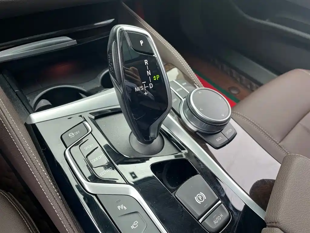 BMW 5 Series 2020 — фото 10
