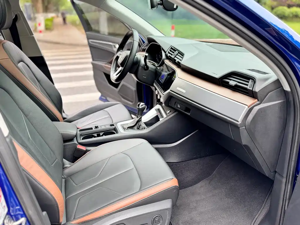 Audi Q3 2019 — фото 10