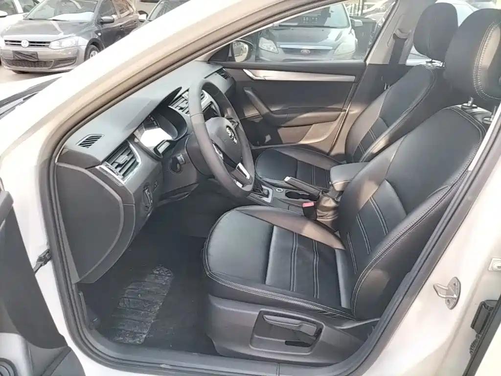 Skoda Octavia 2019 — фото 15