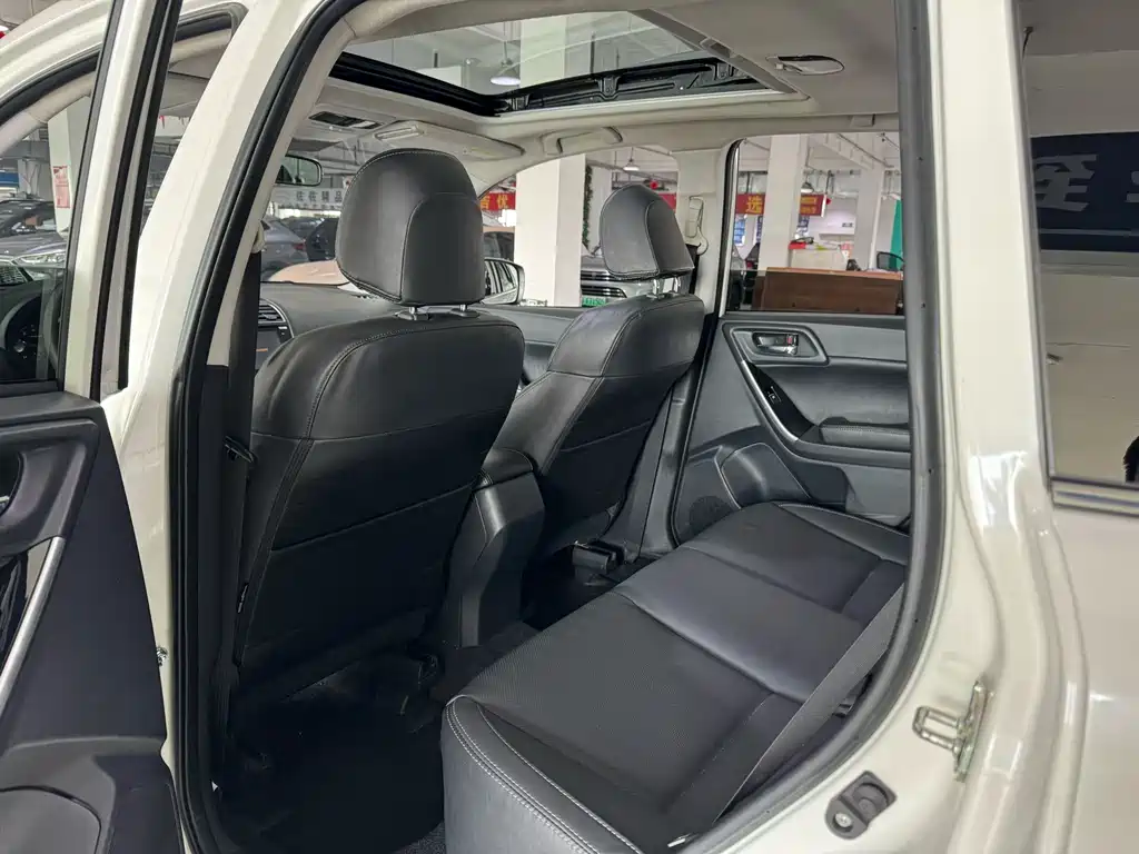 Subaru Forester 2017 — фото 8