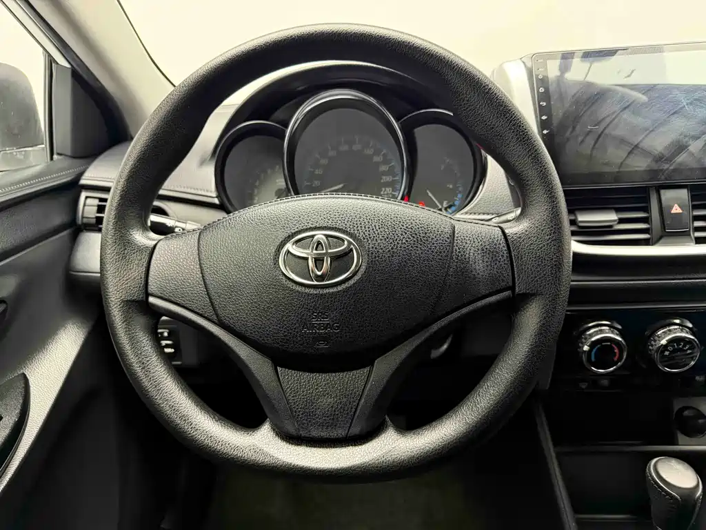 Toyota Yaris L 2019 — фото 10