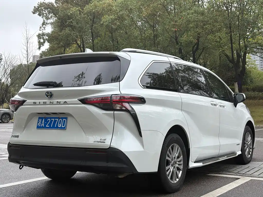 Toyota Sienna 2023 — фото 10