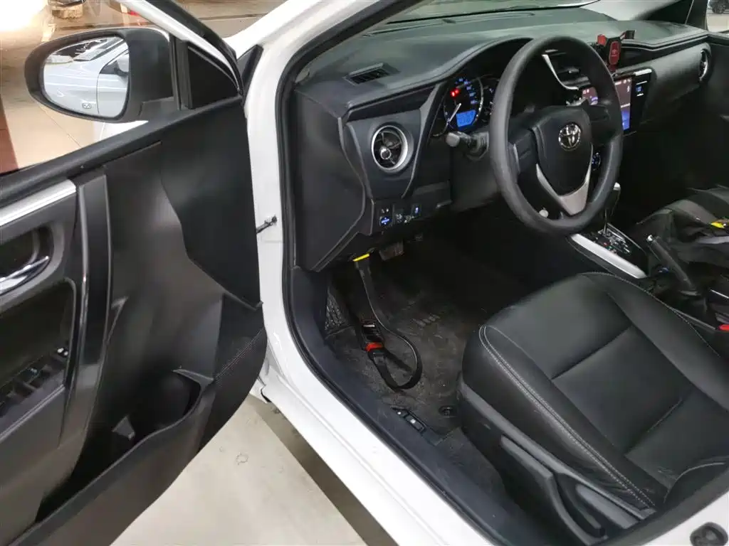 Toyota Corolla 2018 — фото 12
