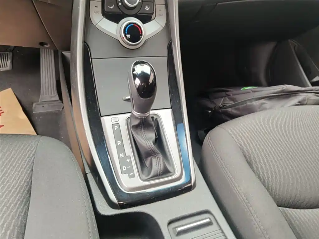 Hyundai Elantra Langdong 2016 — фото 14