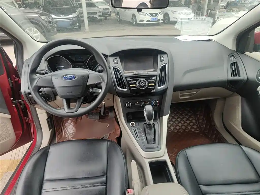Ford Focus 2015 — фото 10