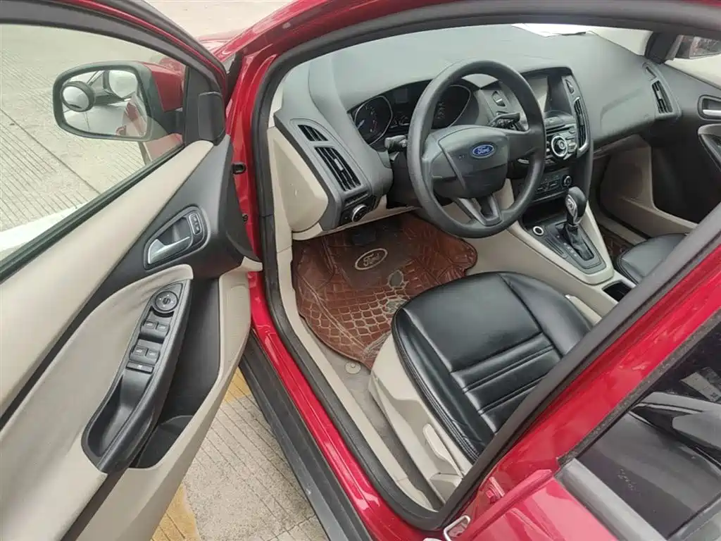 Ford Focus 2015 — фото 16