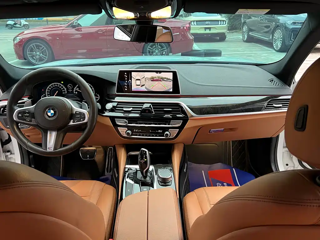 BMW 5 Series 2019 — фото 27