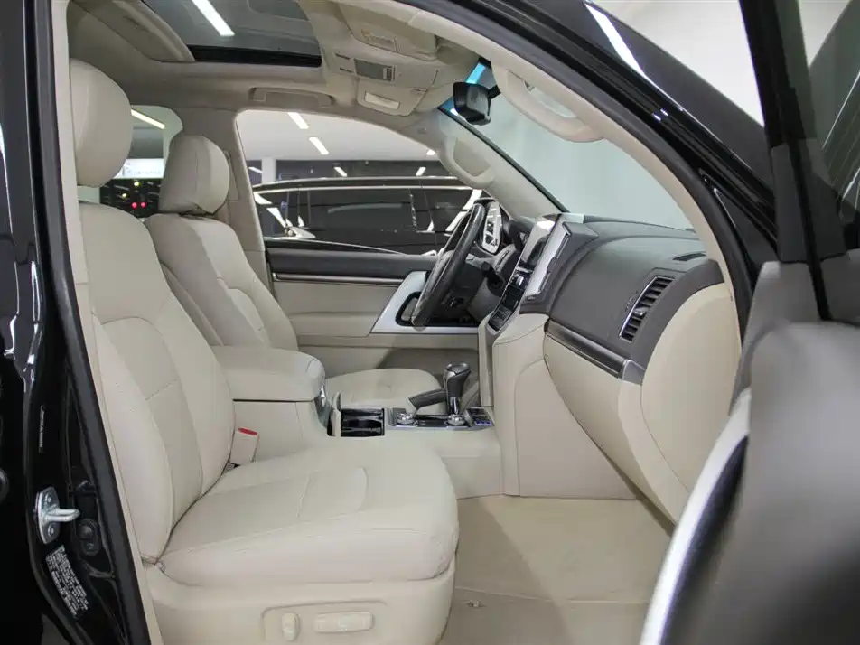Toyota Land Cruiser 2020 — фото 10