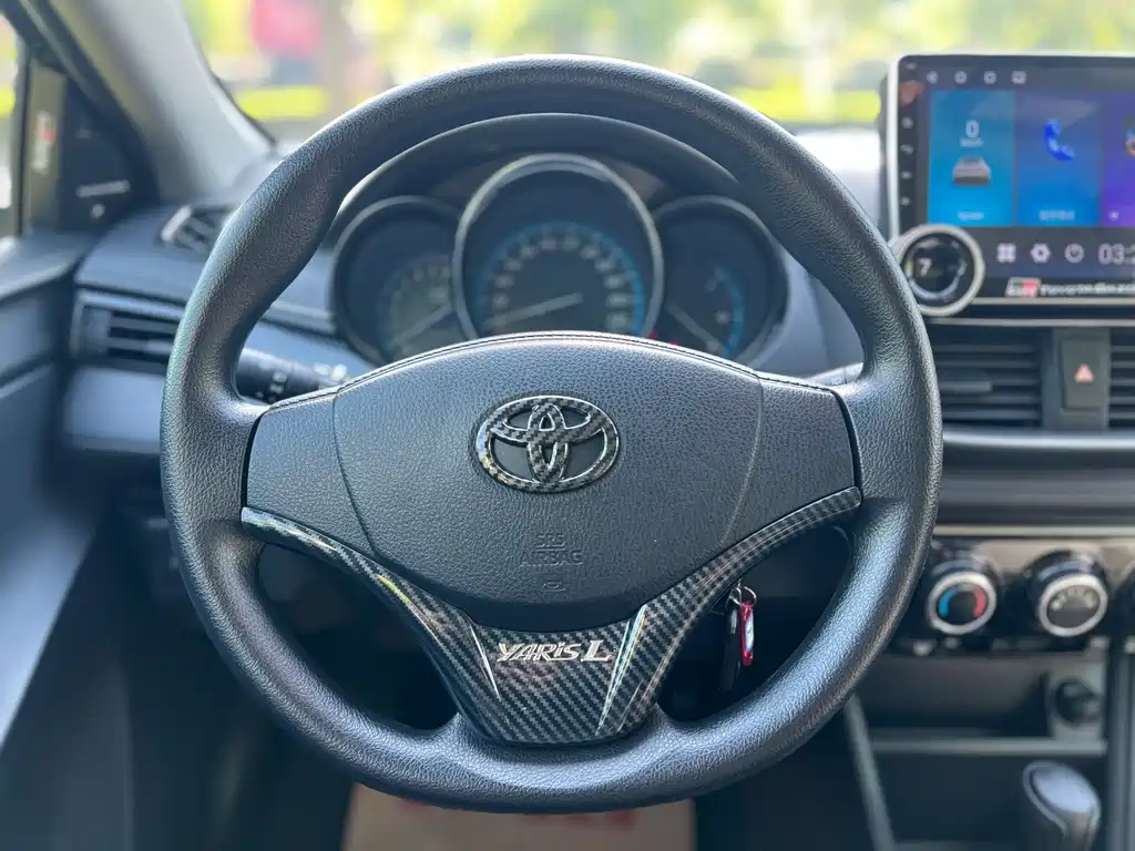 Toyota Yaris L 2017 — фото 11