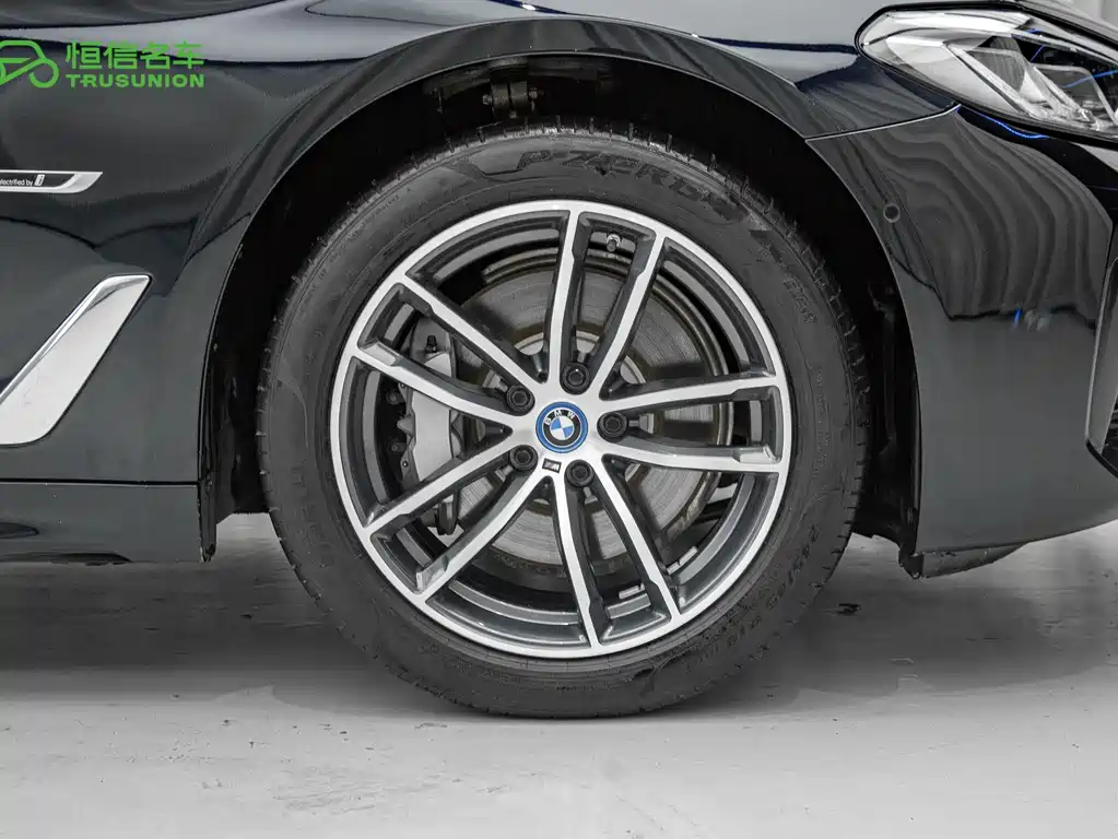 BMW 5 Series New Energy 2023 — фото 20