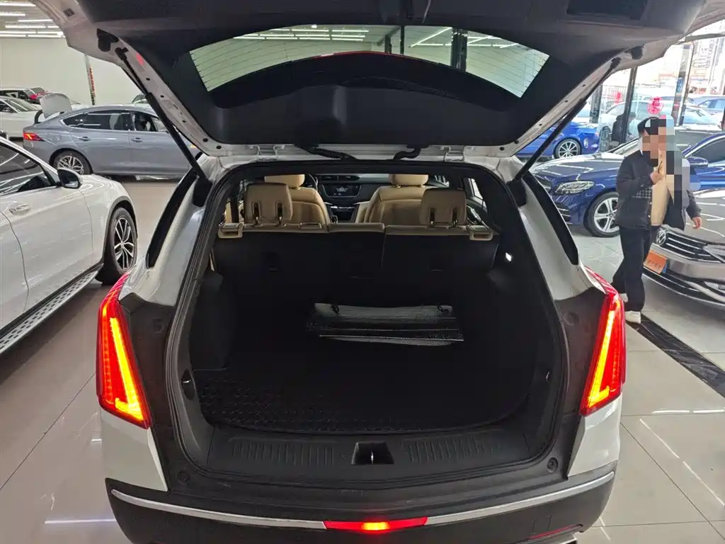 Cadillac XT5 2017 — фото 19