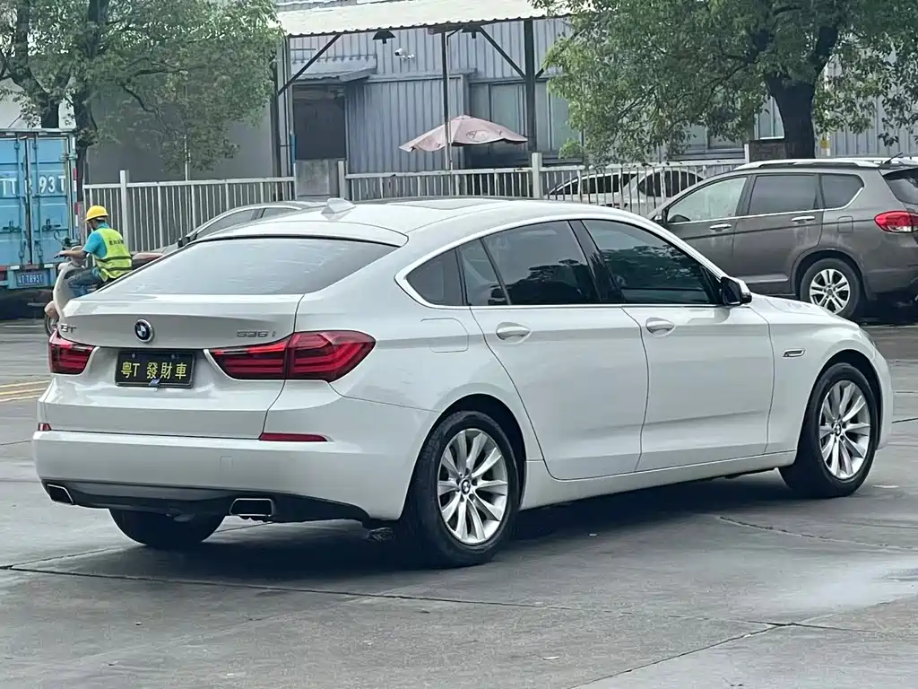 BMW 5 Series GT 2016 — фото 9